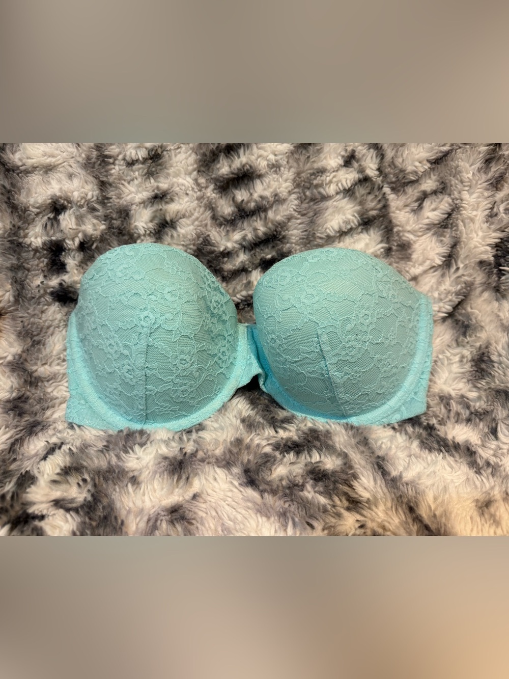 Strapless Light Aqua Multi-Way Bra - 34D - (NO STRAPS.)